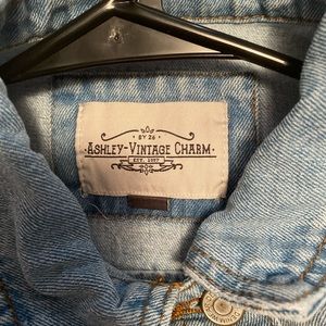 Brand is Ashley vintage charm size small
